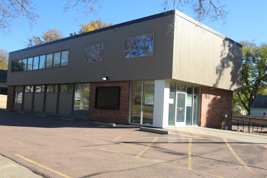 1800 S Summit Ave, Sioux Falls, SD à louer - Photo du bâtiment - Image 2 de 46