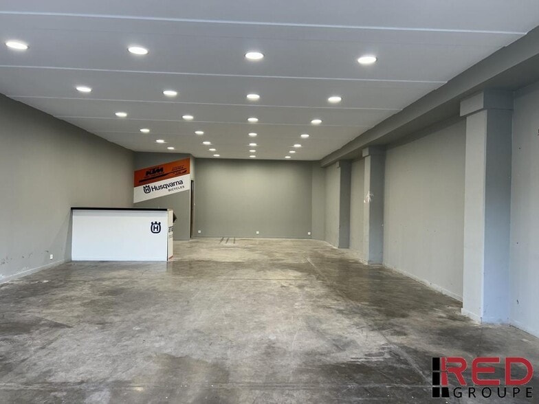 Industrial in Venelles for lease - Interior Photo - Image 3 of 3