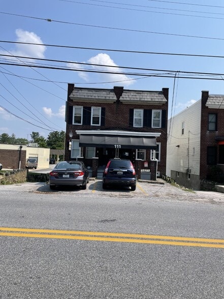 111 Old Court Rd, Pikesville, MD for lease - Primary Photo - Image 1 of 10