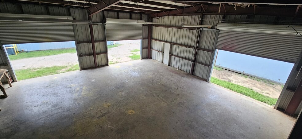 130 Grand Ave, Bacliff, TX for sale - Building Photo - Image 2 of 34