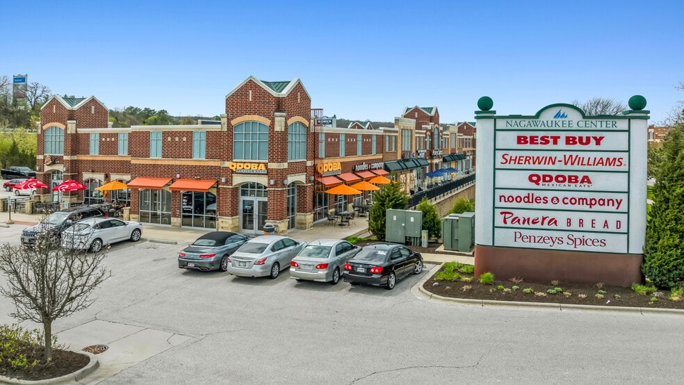 Shoppes at Nagawaukee portfolio of 2 properties for sale on LoopNet.ca - Building Photo - Image 3 of 5