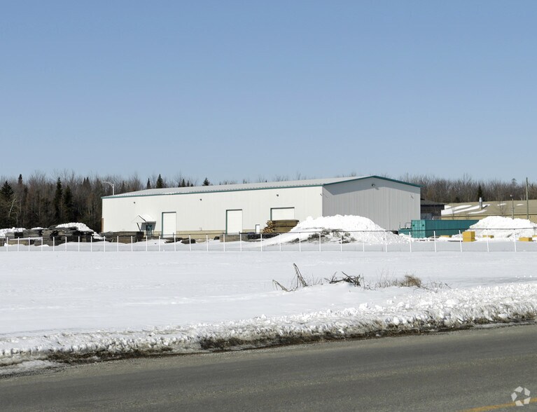 550 Rue J.-Oswald-Forest, Saint-Roch-de-l'achigan, QC for sale - Building Photo - Image 2 of 3