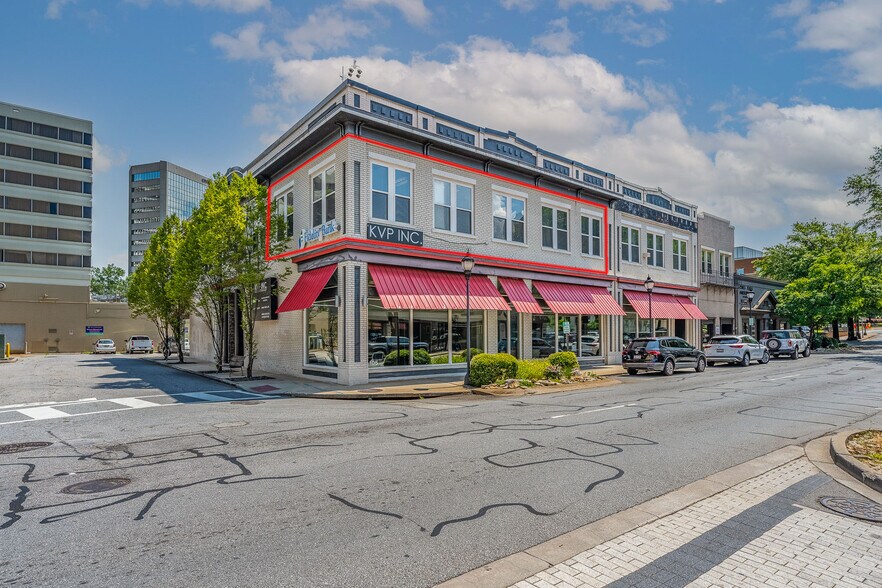105 E North St, Greenville, SC à louer - Photo du bâtiment - Image 2 de 38