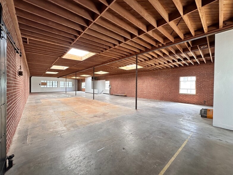1327 S Olive St, Los Angeles, CA for lease - Building Photo - Image 2 of 24