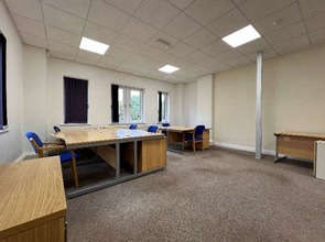 Holly Bank Ln, Huddersfield for lease Interior Photo- Image 1 of 6
