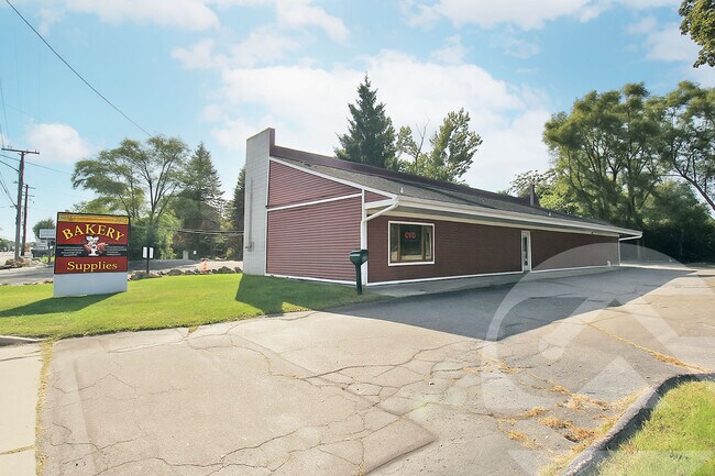 More details for 3177 Dixie Hwy, Waterford, MI - Retail for Sale