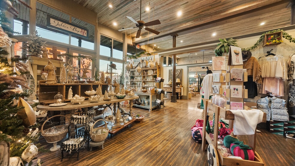 101 N Elm, Hico, TX à vendre - Photo du bâtiment - Image 3 de 40