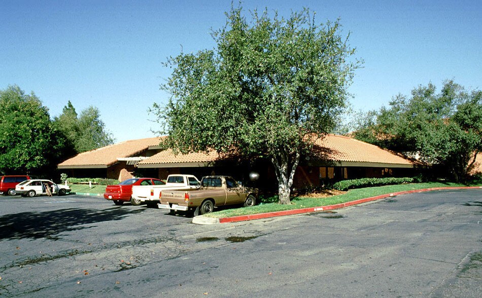 2025 Hurley Way, Sacramento, CA à louer - Photo du bâtiment - Image 2 de 10