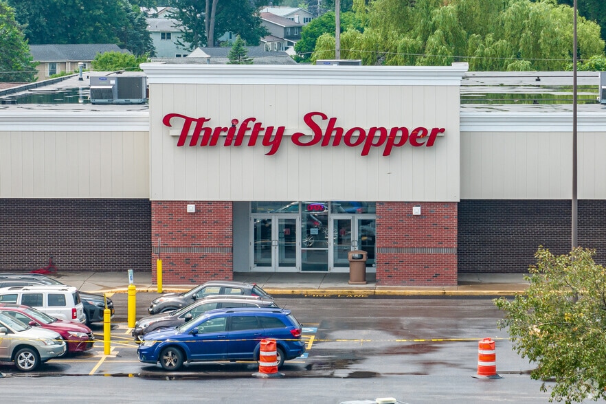 7421 Oswego Rd, Liverpool, NY à louer - Photo du bâtiment - Image 3 de 6