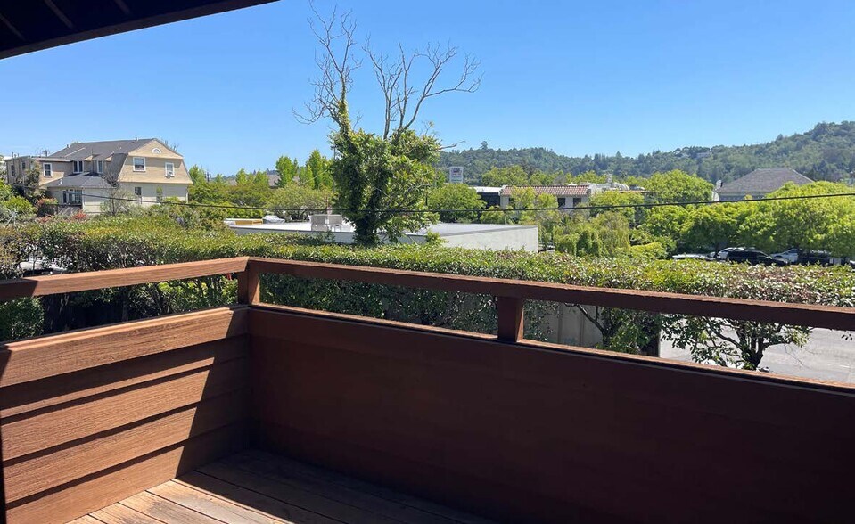 1543 5th Ave, San Rafael, CA à louer - Photo du bâtiment - Image 3 de 5