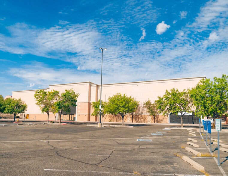 10000 Coors Byp NW, Albuquerque, NM à vendre - Photo du bâtiment - Image 1 de 19