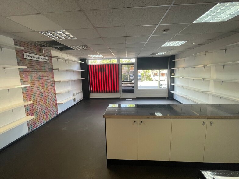 316 Fernhill Rd, Farnborough for sale - Interior Photo - Image 2 of 4