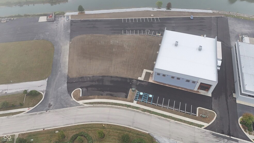 8903 Motorsports Way, Brownsburg, IN à vendre - Photo du bâtiment - Image 2 de 3