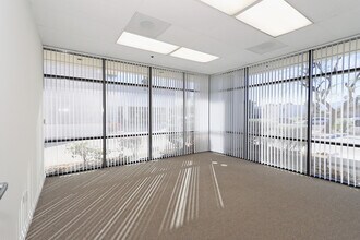 77650 Enfield Ln, Palm Desert, CA for lease Interior Photo- Image 2 of 8