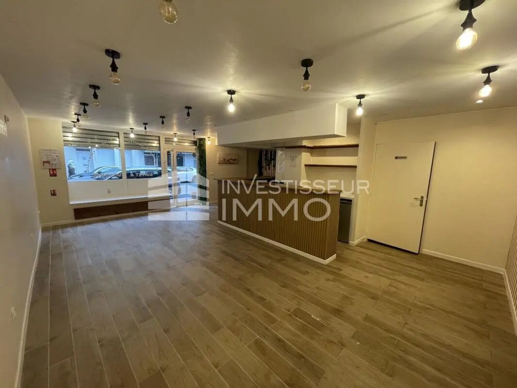 Retail in Saint-Maurice for lease Interior Photo- Image 1 of 12