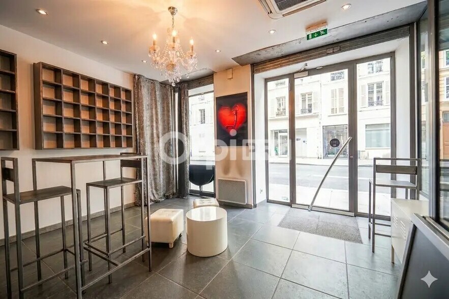 Office in Lyon for lease - Building Photo - Image 2 of 5