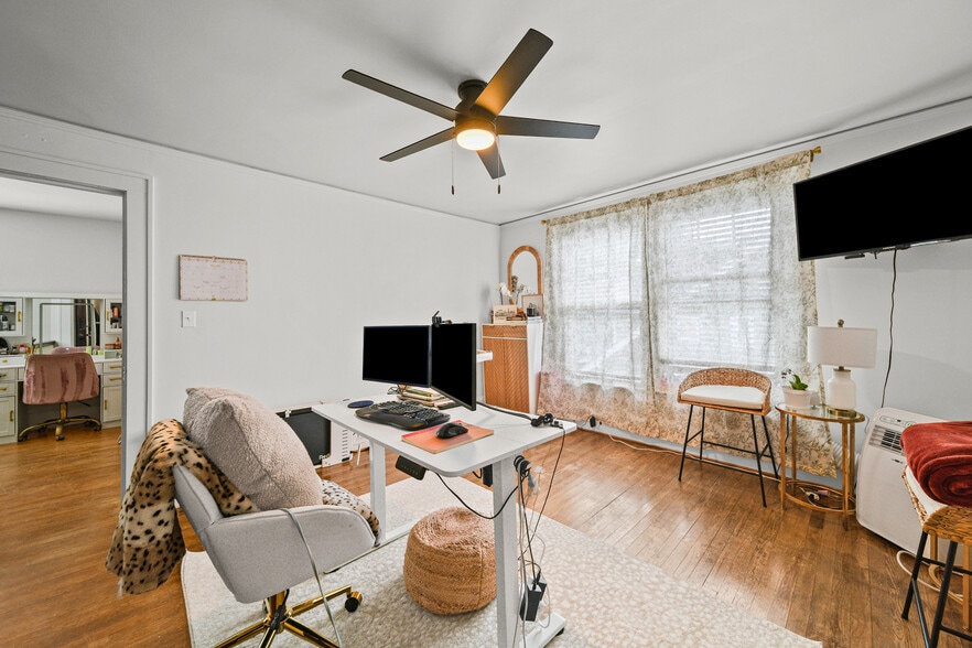610 Hawthorne Ln, Charlotte, NC for sale - Building Photo - Image 3 of 50
