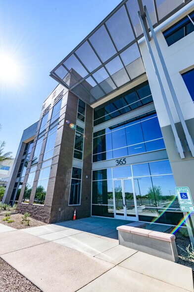 365 E Germann Rd, Gilbert, AZ à louer - Photo du bâtiment - Image 3 de 9