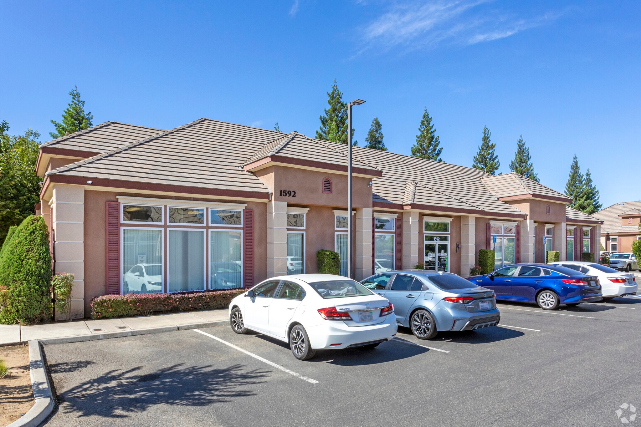 1592-1598 Shaw Ave, Clovis, CA for lease Primary Photo- Image 1 of 7