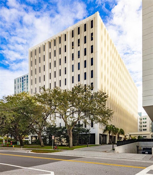 1000 N Ashley Dr, Tampa, FL à louer - Photo du bâtiment - Image 2 de 6