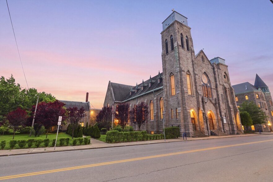193 Elk St, Buffalo, NY à vendre - Photo du bâtiment - Image 1 de 43