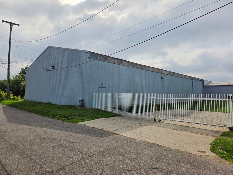 1720 Main St, Elkhart, IN à vendre - Photo du bâtiment - Image 2 de 13