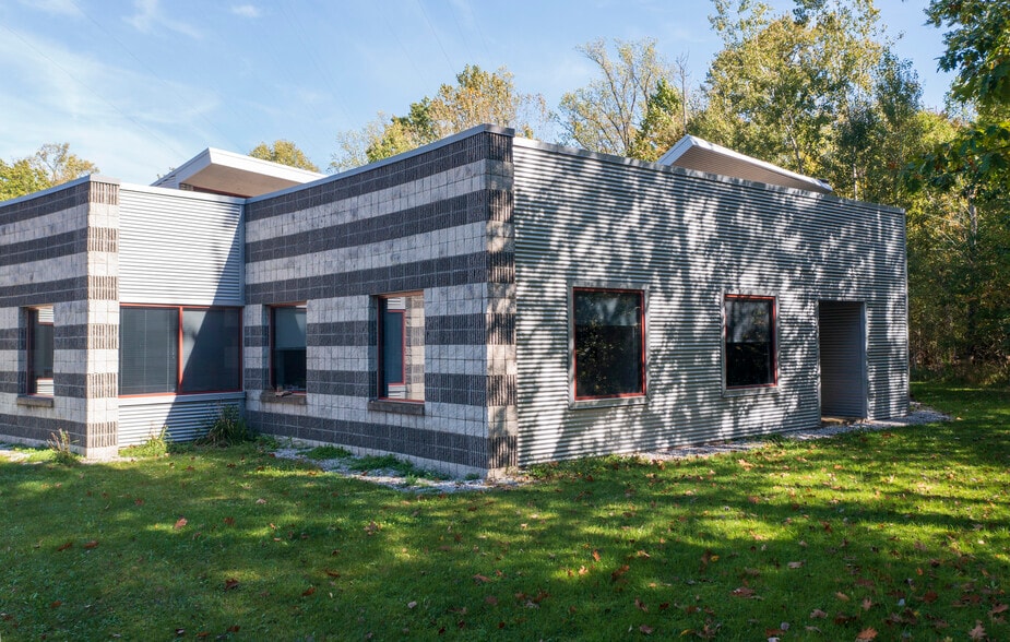 8425 Peach St, Erie, PA à vendre - Photo du bâtiment - Image 2 de 15