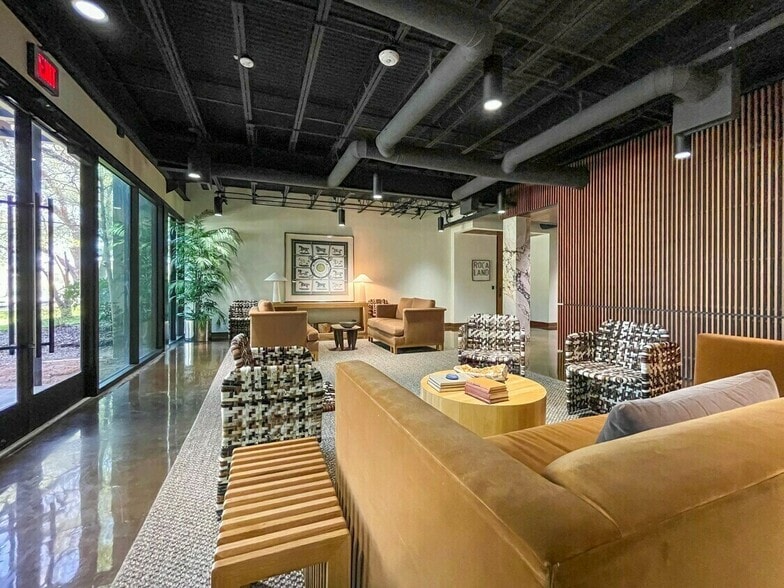 3901 Manhattan Dr, Tyler, TX for lease - Interior Photo - Image 3 of 17