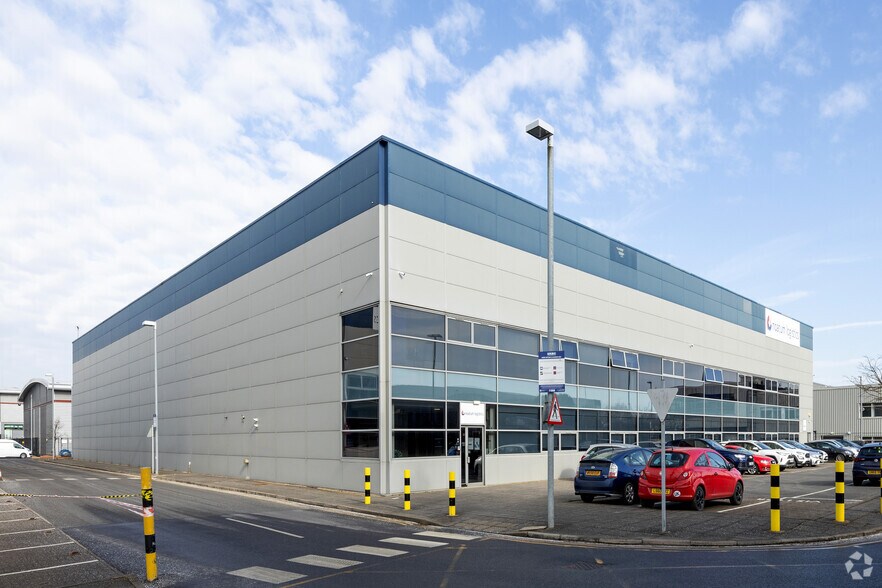 Swallowdale Rd, Hemel Hempstead à louer - Photo du bâtiment - Image 3 de 4
