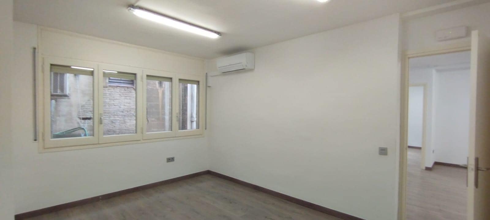 Office in Manresa, Barcelona for lease Interior Photo- Image 1 of 8