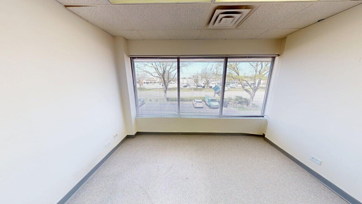 805-815 E Rand Rd, Arlington Heights, IL for lease Interior Photo- Image 1 of 6