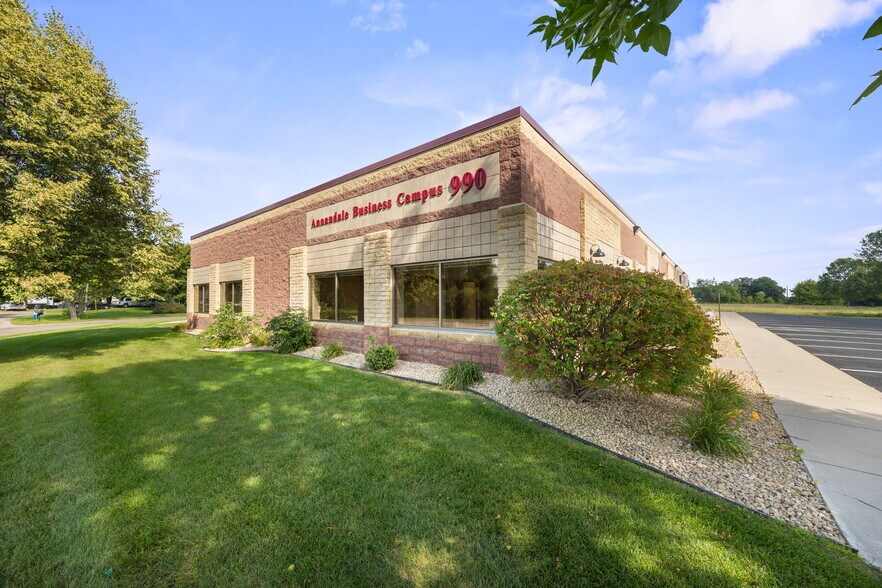 990 Elm St E, Annandale, MN à louer - Photo du bâtiment - Image 3 de 11