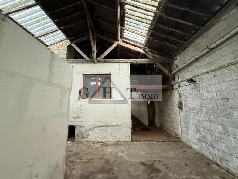 Industrial in Colombes for sale - Interior Photo - Image 2 of 8