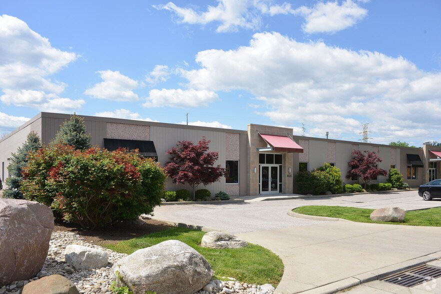 5533-5535 Fair Ln, Cincinnati, OH for lease - Building Photo - Image 1 of 16
