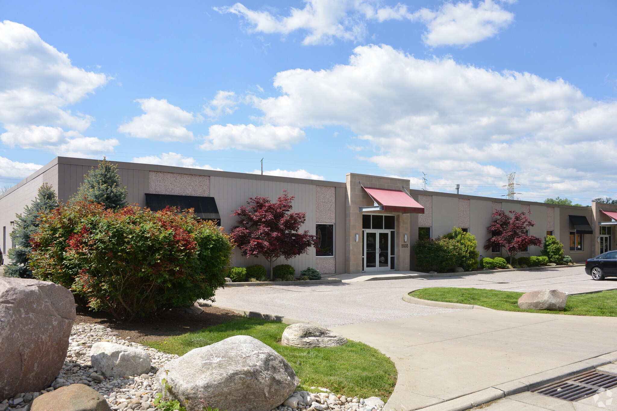 5533-5535 Fair Ln, Cincinnati, OH à louer Photo du bâtiment- Image 1 de 11
