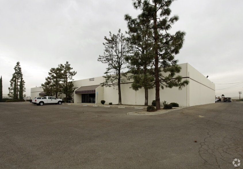 1830-1832 Norris Rd, Bakersfield, CA for lease - Building Photo - Image 2 of 6