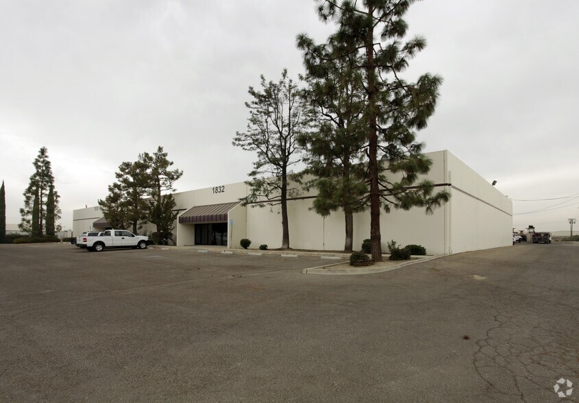 1830-1832 Norris Rd, Bakersfield, CA à louer - Photo du bâtiment - Image 2 de 6