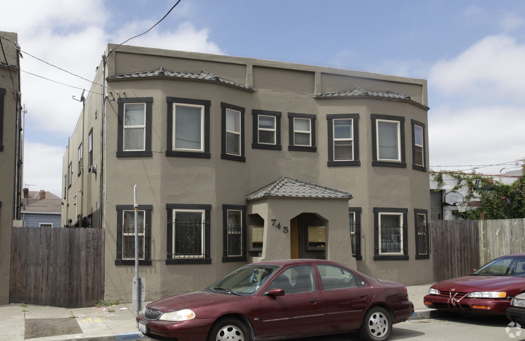 745 E 11th St, Oakland, CA for sale Primary Photo- Image 1 of 3
