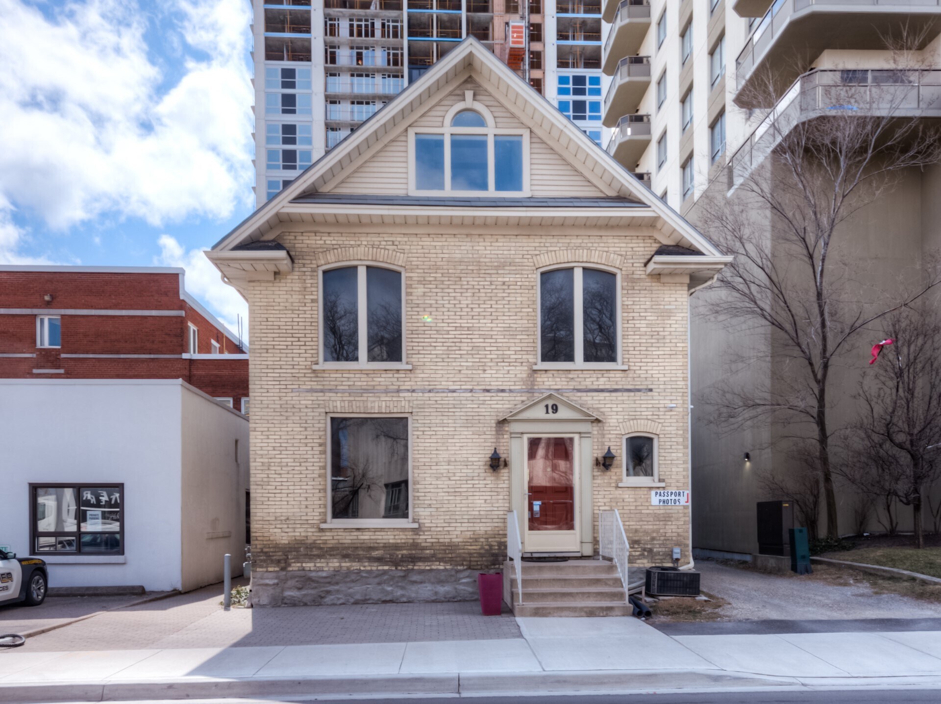 19 Weber St W, Kitchener, ON à vendre Photo principale- Image 1 de 1