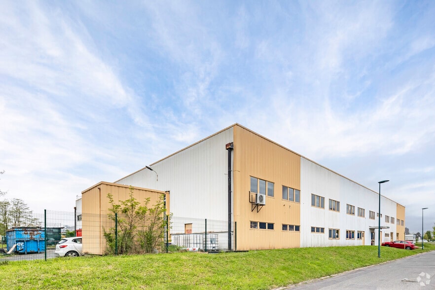 12 Rue André Ampére, Saint-Ouen-l'Aumône for lease - Primary Photo - Image 1 of 10