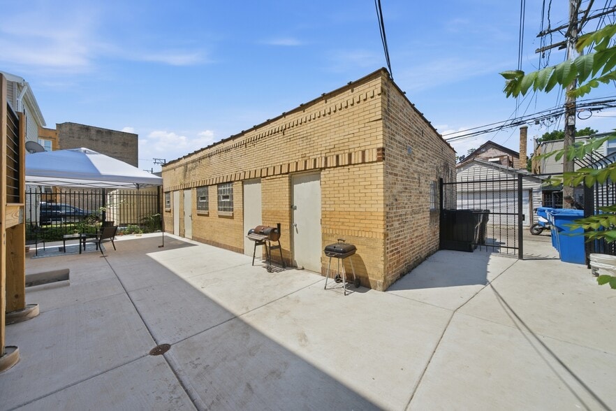 2038 N Kostner Ave, Chicago, IL for sale - Building Photo - Image 3 of 31