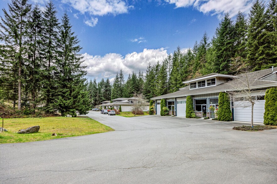 26131 Calvary Ln NE, Kingston, WA à vendre - Photo du bâtiment - Image 3 de 10