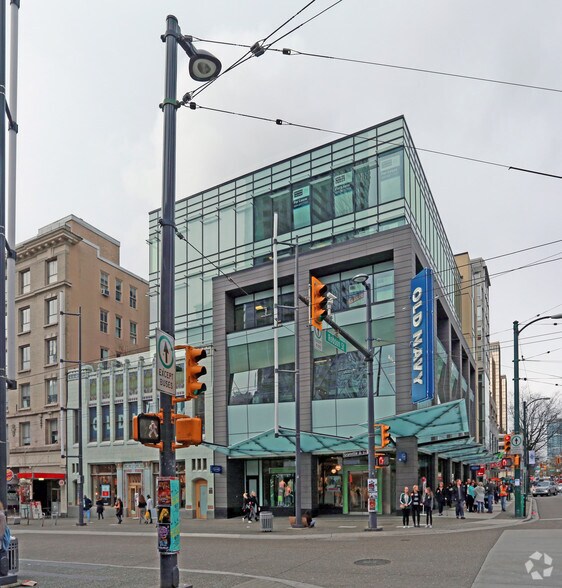 720 Robson St, Vancouver, BC à louer - Photo du bâtiment - Image 3 de 7