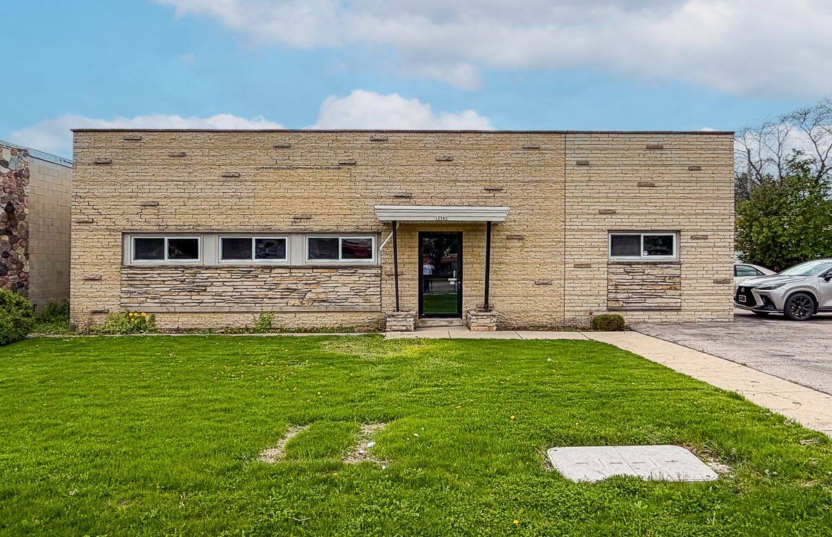 12565 W Lisbon Rd, Brookfield, WI for sale Primary Photo- Image 1 of 4