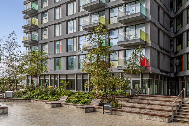 Plus de détails pour 3 Glade Walk, Londres - Bureau, Commerce de détail à louer