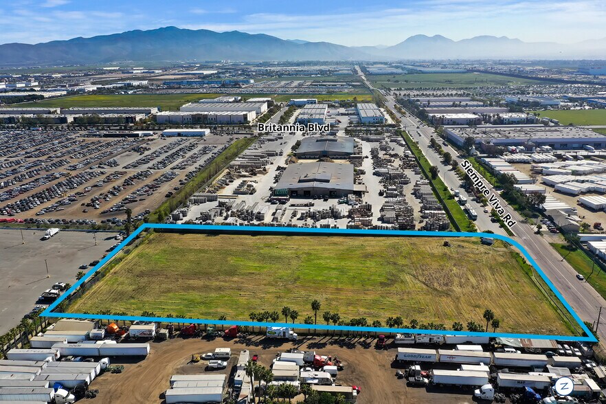 7280 Siempre Viva Rd, San Diego, CA à vendre - Photo du bâtiment - Image 3 de 7