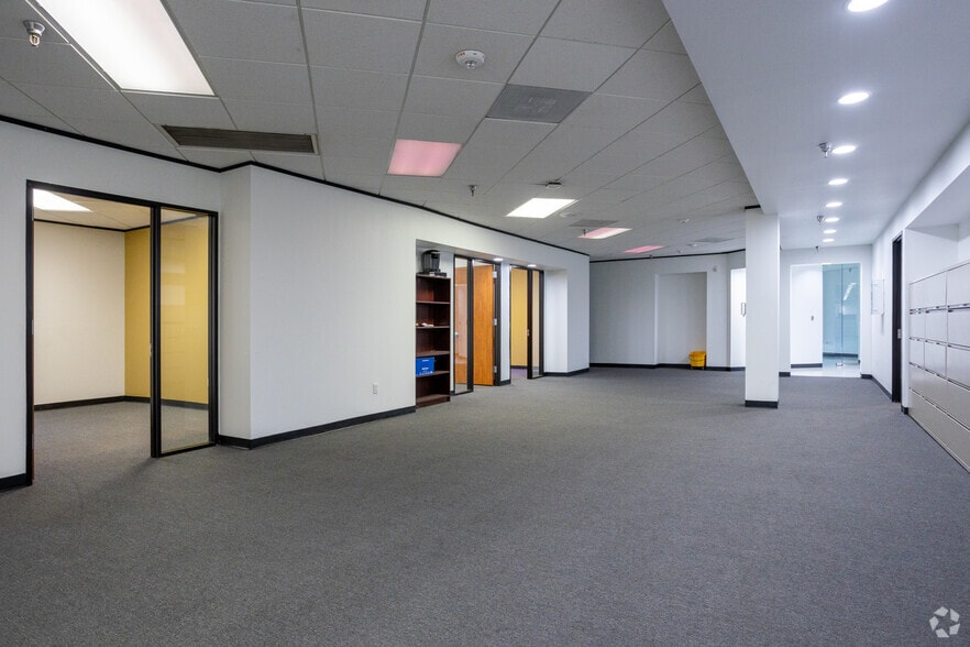 10600 Corporate Dr, Stafford, TX for lease - Interior Photo - Image 2 of 14