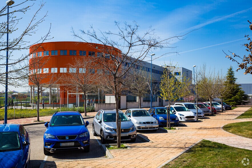 Calle Margarita Salas, 6, Leganés, Madrid à louer - Photo du bâtiment - Image 3 de 6