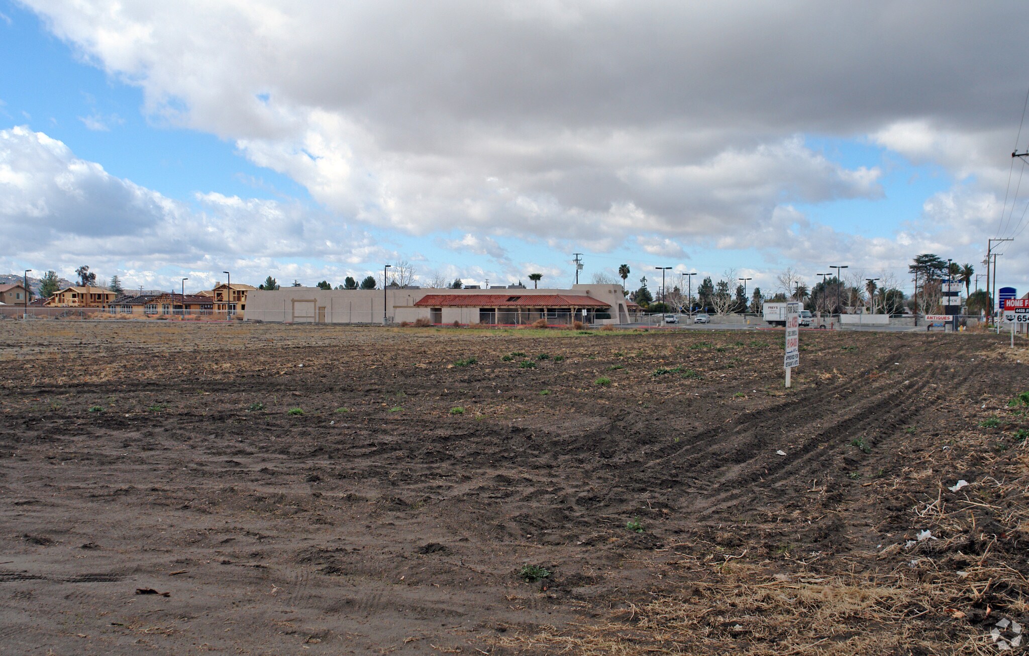 E Florida Ave, Hemet, CA for sale Primary Photo- Image 1 of 4