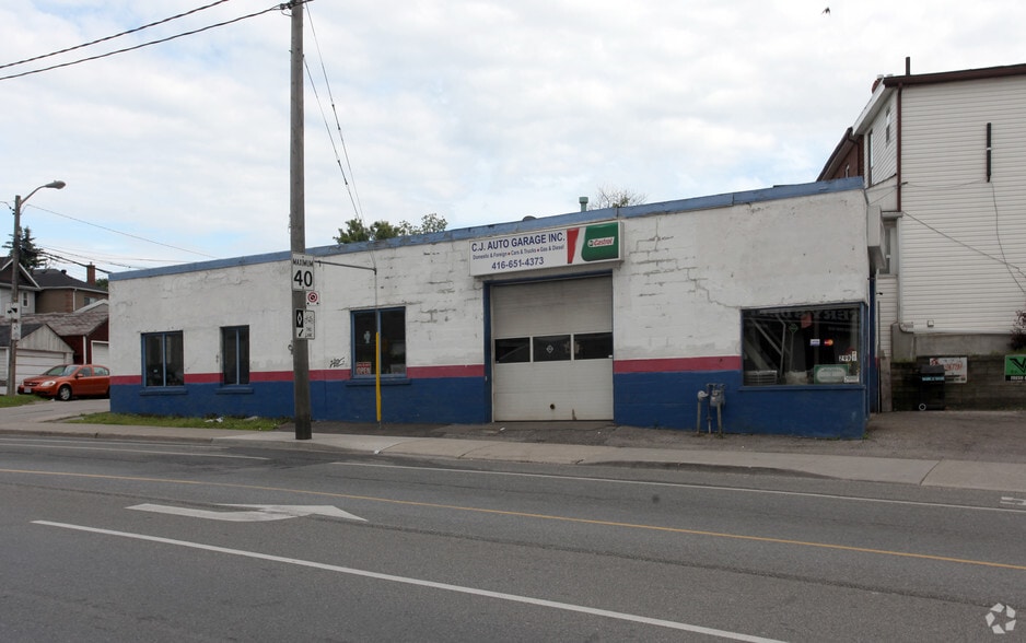 299 Rogers Rd, Toronto, ON à vendre - Photo principale - Image 1 de 1